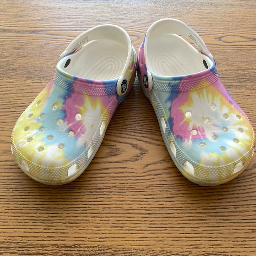 Girls CROCS tie dye size 1